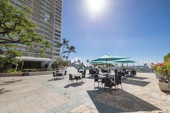 ilikai hotel condo at waikiki no parking