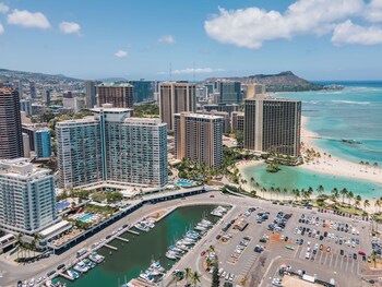 ilikai hotel condo at waikiki no parking