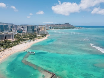 ilikai hotel condo at waikiki no parking