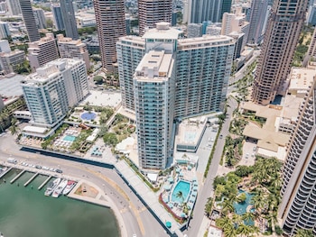ilikai hotel condo at waikiki no parking