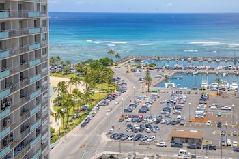 ilikai hotel condo at waikiki no parking