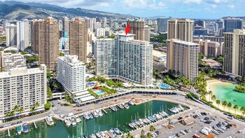 ilikai hotel condo at waikiki no parking