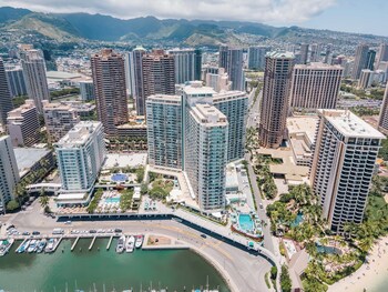 ilikai hotel condo at waikiki no parking