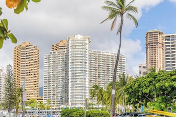 ilikai hotel condo at waikiki no parking
