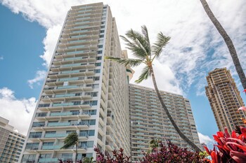 ilikai hotel condo at waikiki no parking