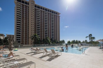 ilikai hotel condo at waikiki no parking