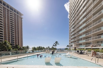 ilikai hotel condo at waikiki no parking