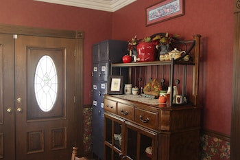 Apple Crest Inn,,2 star