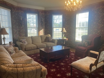 Apple Crest Inn,,2 star