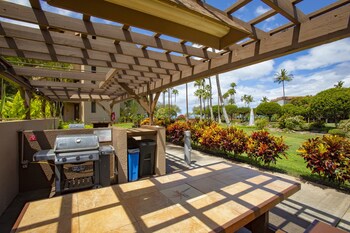 kamaole sands condos close to beach with parking