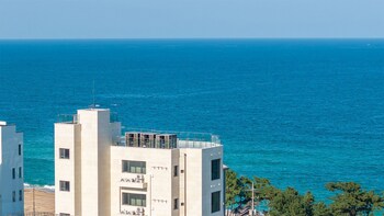 gangreung cn6 ocean view spa poolvilla