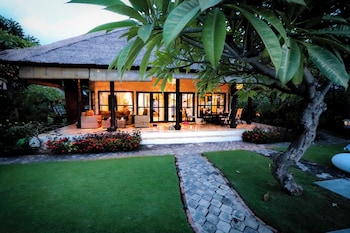 3 br luxury beachfront with private pool