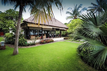 3 br luxury beachfront with private pool