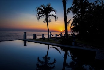 3 br luxury beachfront with private pool