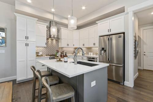 colorado modern retreat w king beds pickleball