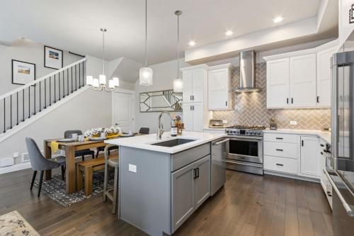 colorado modern retreat w king beds pickleball