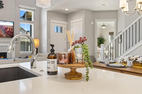 colorado modern retreat w king beds pickleball