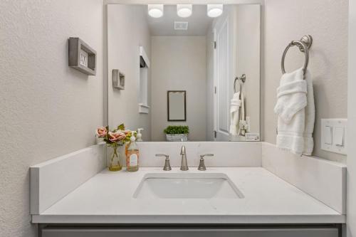 colorado modern retreat w king beds pickleball