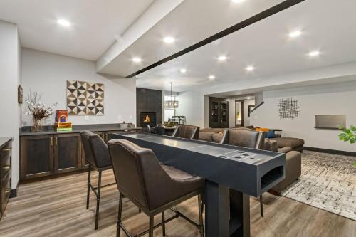 colorado modern retreat w king beds pickleball