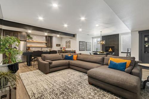 colorado modern retreat w king beds pickleball