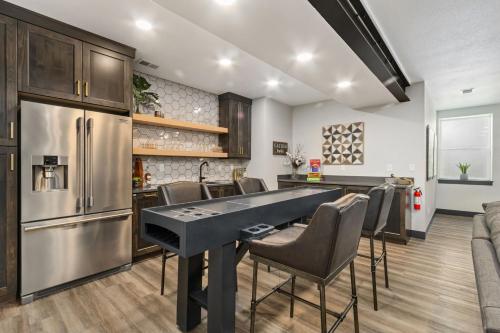 colorado modern retreat w king beds pickleball