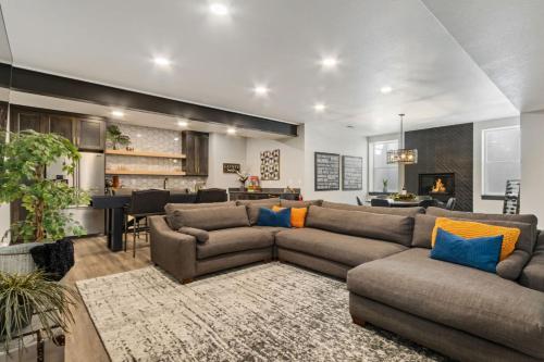 colorado modern retreat w king beds pickleball