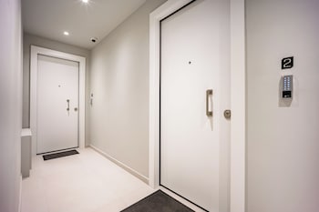 Arches Apartments,,4 star