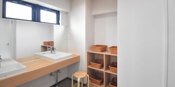 hotel winds asakusa capsule inn hostel