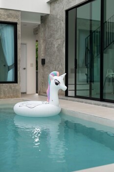 gina poolvilla90 pattaya bangsaray beach