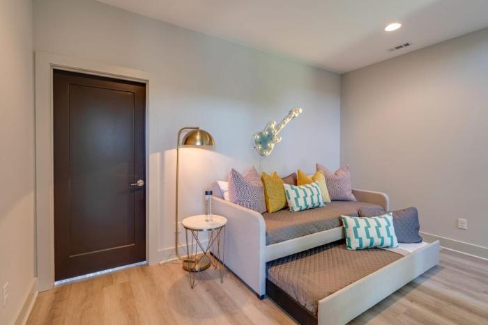 east nash double 26 beds booking fast