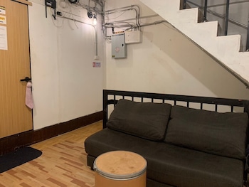 Gravity Hostel,,2 star
