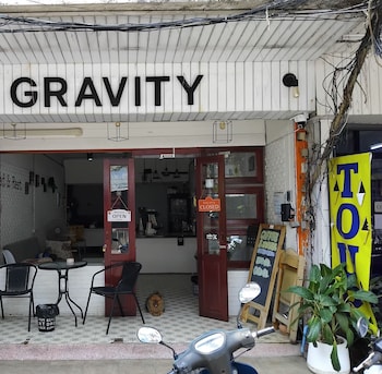 Gravity Hostel,,2 star