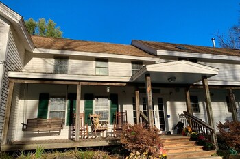 Uu Rowe Camp And Conference Center,,2 star