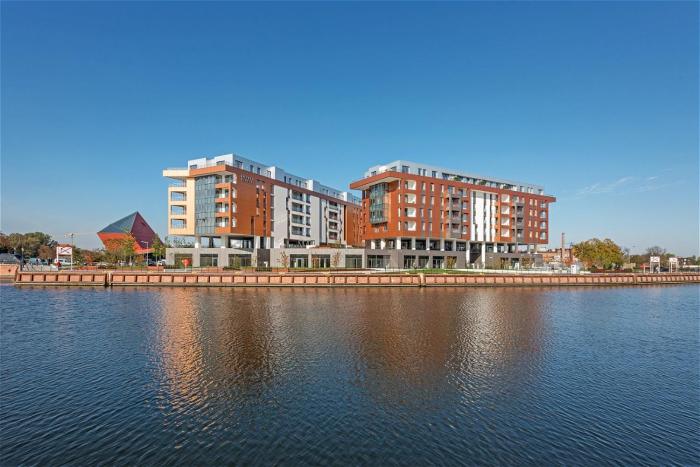 brabank riverside and parking by downtown apartments