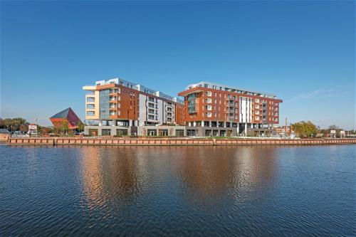 brabank riverside and parking by downtown apartments