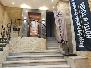 royal pyramids view inn