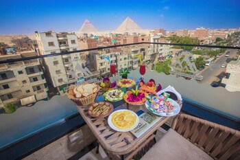 royal pyramids view inn