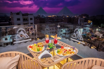 royal pyramids view inn