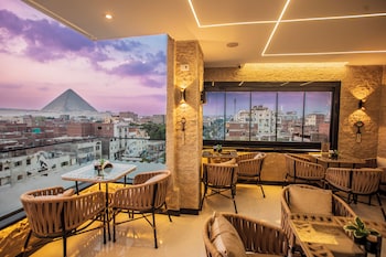 royal pyramids view inn
