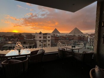 royal pyramids view inn