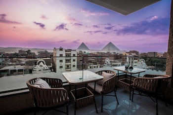 royal pyramids view inn