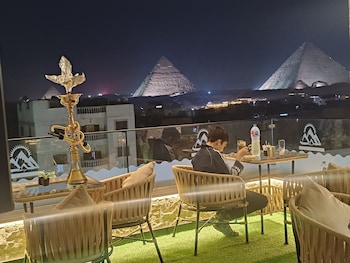 royal pyramids view inn