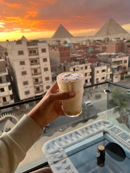 royal pyramids view inn
