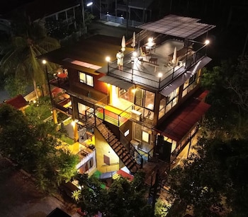 golden mango house