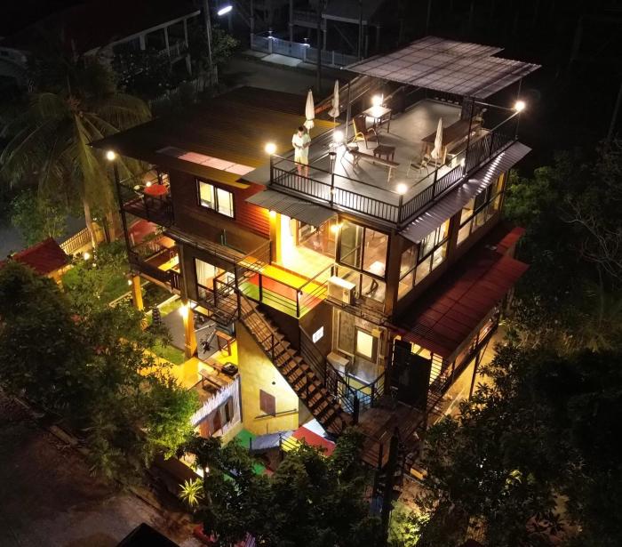 golden mango house