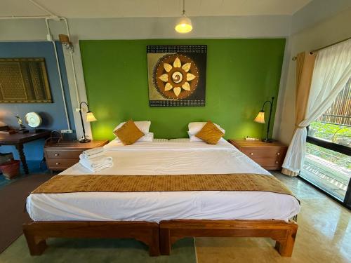 golden mango house