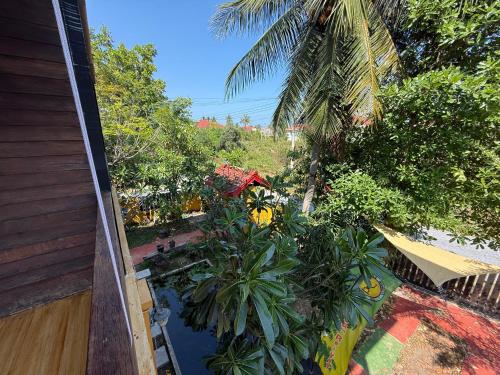 golden mango house