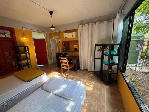 golden mango house