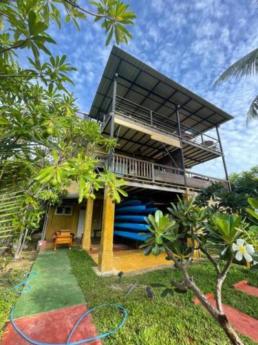 golden mango house