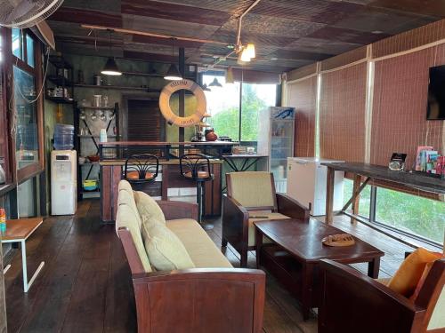 golden mango house